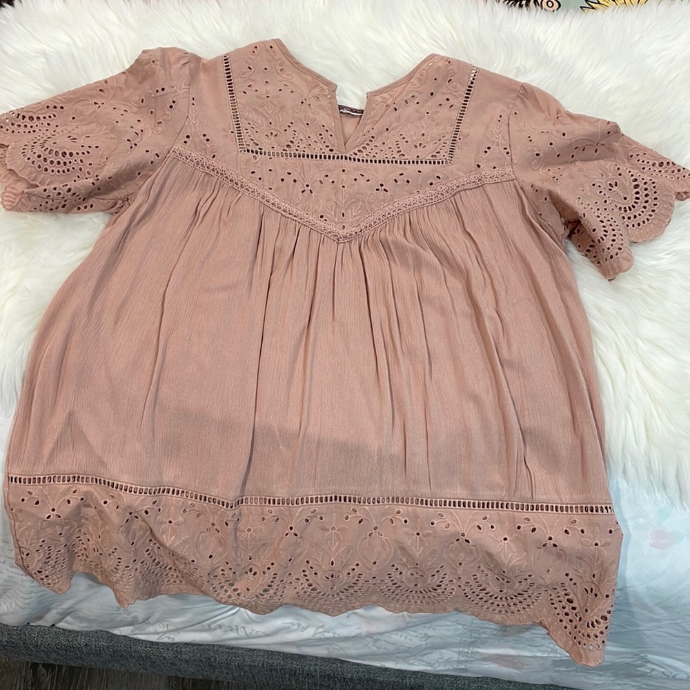 Eyelet top